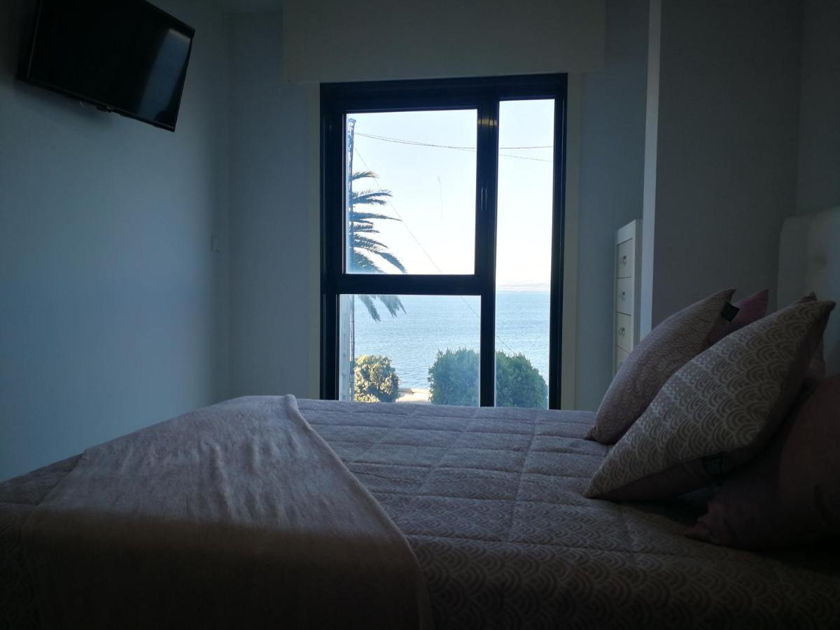 Apartamento En La Playa Appartamento Ribeira Esterno foto